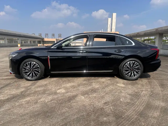 Hongqi H5 — Фото автомобиля 12