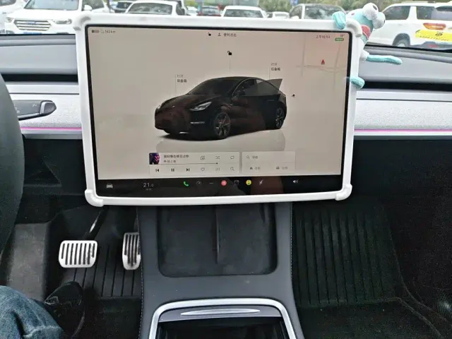 Tesla Model Y — Фото автомобиля 9