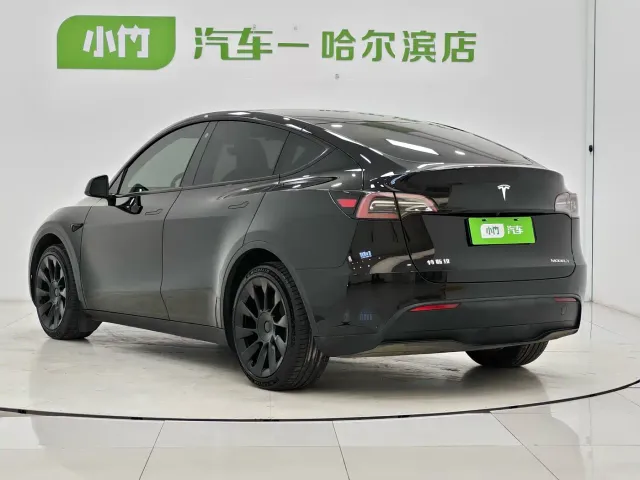 Tesla Model Y — Фото автомобиля 5