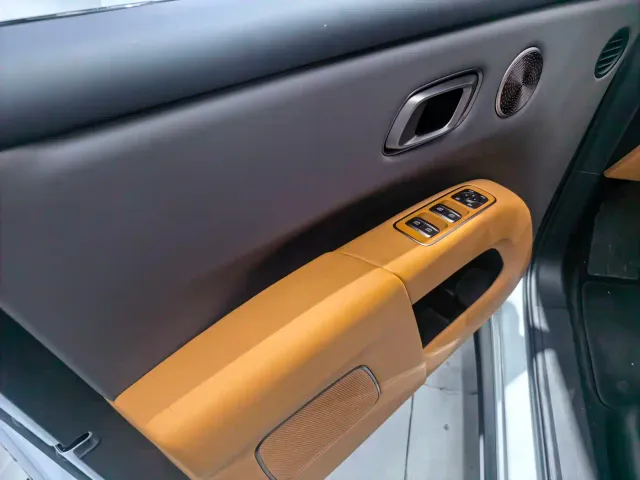 Li Auto i8 — Фото автомобиля 4