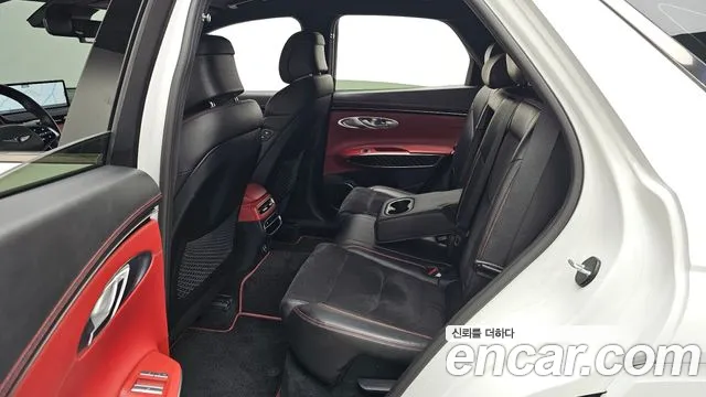 Genesis GV70 — Фото автомобиля 16