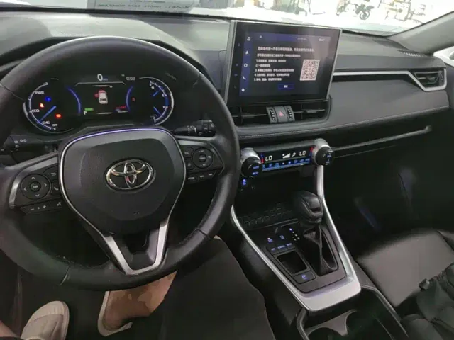 Toyota RAV4 — Фото автомобиля 9