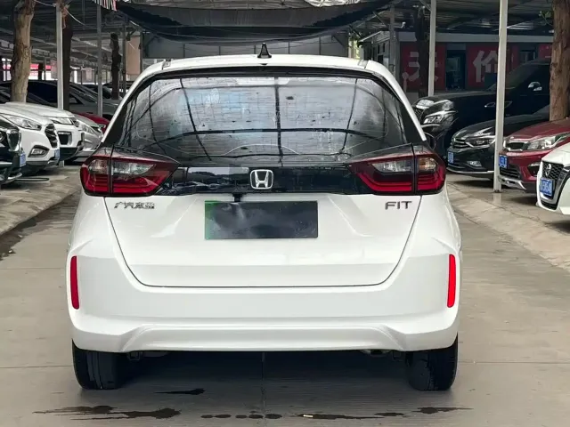 Honda Fit — Фото автомобиля 5