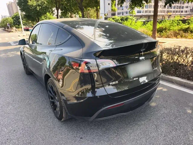 Tesla Model Y — Фото автомобиля 4