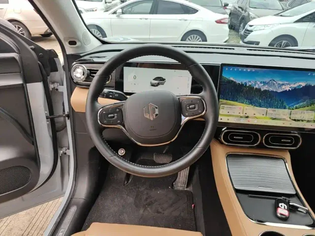 Leapmotor C11 — Фото автомобиля 10