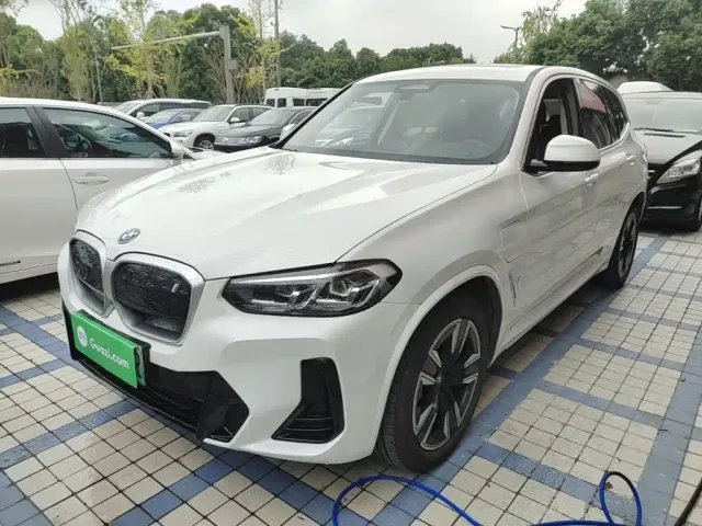 Фотография автомобиля — BMW iX3