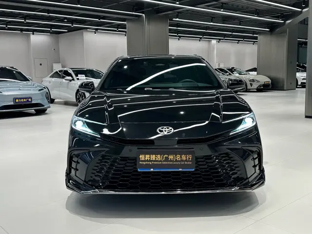 Toyota Camry — Фото автомобиля 3
