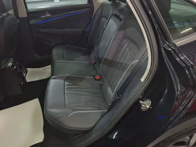 Volkswagen Passat — Фото автомобиля 16