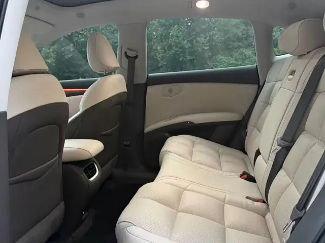 IM Motors LS6 — Фото автомобиля 13