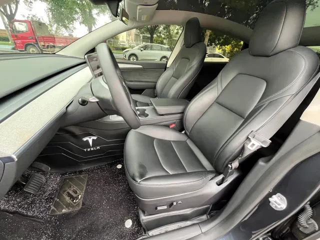 Tesla Model Y — Фото автомобиля 11