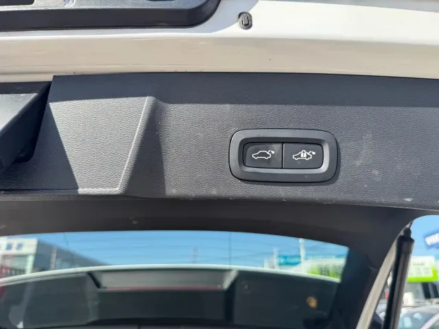 Volvo XC40 — Фото автомобиля 12