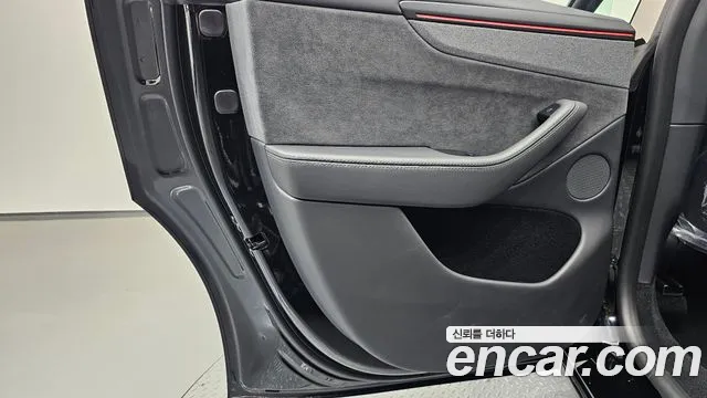 Tesla Model Y — Фото автомобиля 25