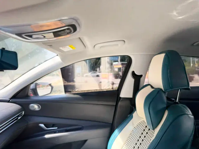 Hyundai Elantra — Фото автомобиля 14