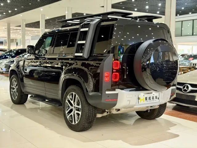 Land Rover Defender — Фото автомобиля 14