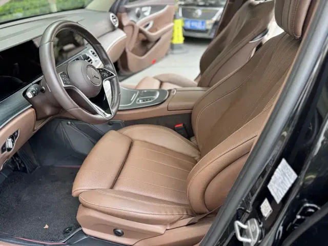 Mercedes-Benz E-Class — Фото автомобиля 4