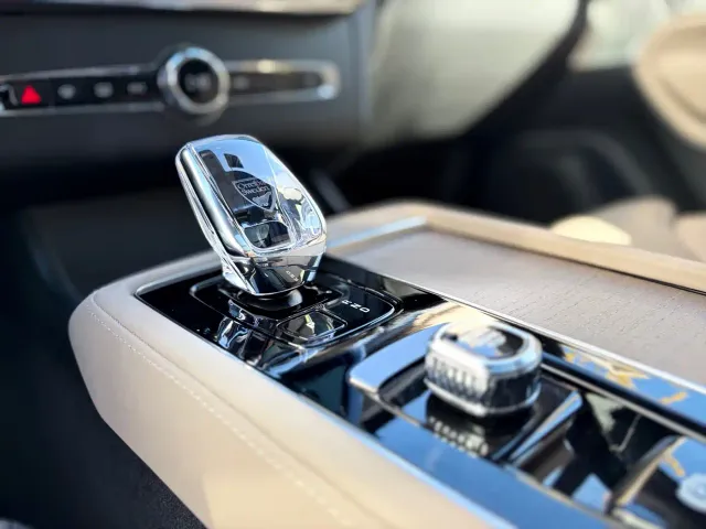 Volvo XC90 — Фото автомобиля 11
