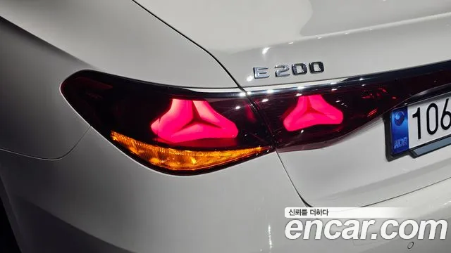 Mercedes-Benz E-Class — Фото автомобиля 23