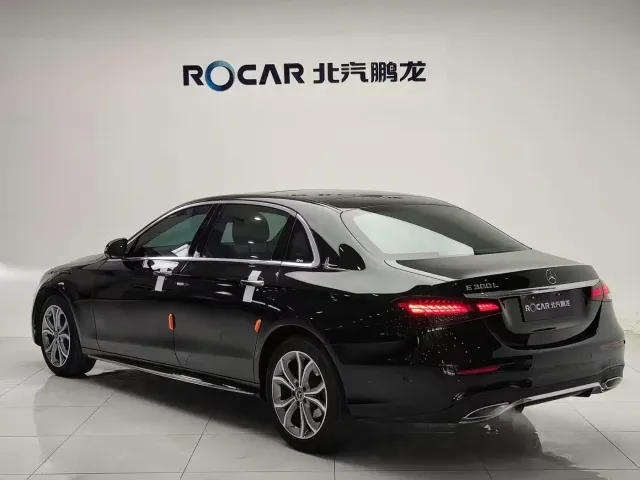 Mercedes-Benz E-Class — Фото автомобиля 4