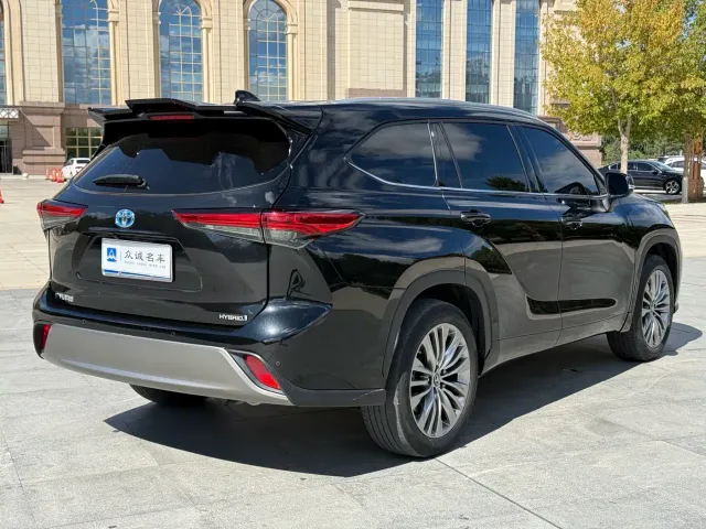 Toyota Highlander — Фото автомобиля 9