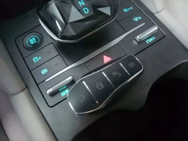 BYD Yuan UP — Фото автомобиля 8