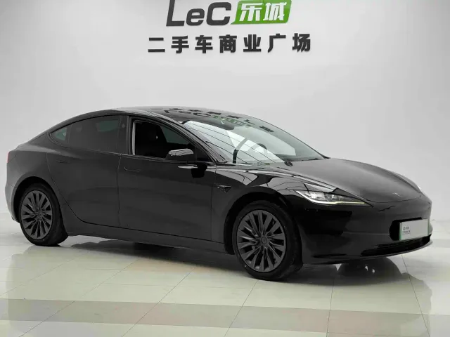 Tesla Model 3 — Фото автомобиля 3