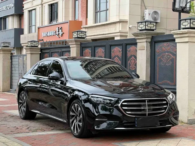 Mercedes-Benz E-Class — Фото автомобиля 3