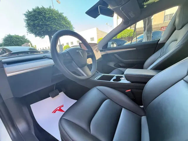 Tesla Model 3 — Фото автомобиля 10