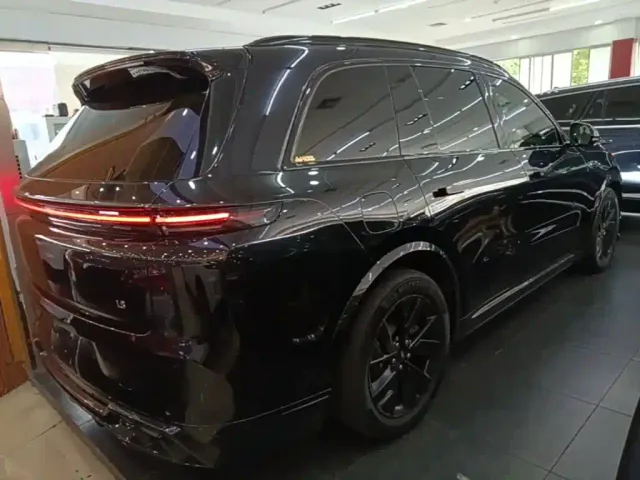 Li Auto L8 — Фото автомобиля 6