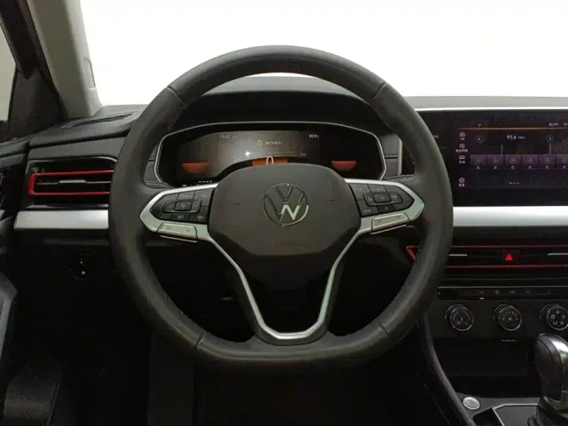 Volkswagen Lavida — Фото автомобиля 15