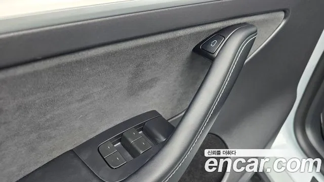 Tesla Model Y — Фото автомобиля 22