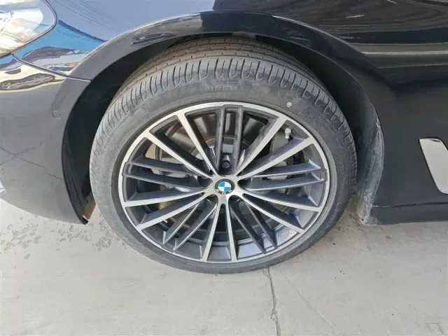 BMW 5 Series — Фото автомобиля 22