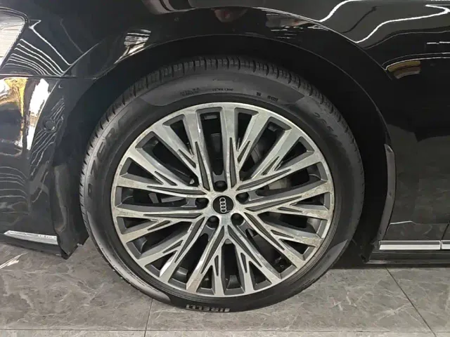 Audi A8 — Фото автомобиля 22