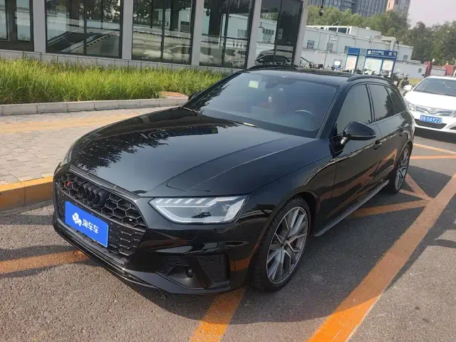 Фотография автомобиля — Audi S4