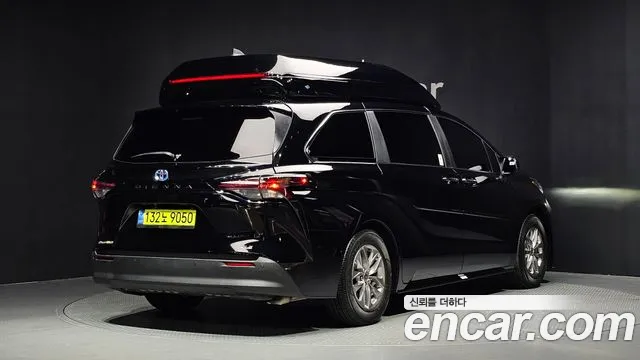 Toyota Sienna — Фото автомобиля 2