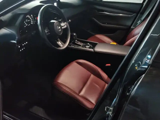 Mazda Axela — Фото автомобиля 9