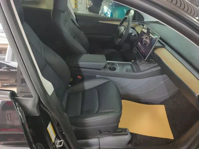 Tesla Model Y — Фото автомобиля 19
