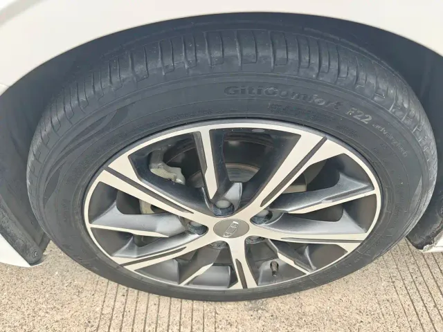 Geely Emgrand — Фото автомобиля 10