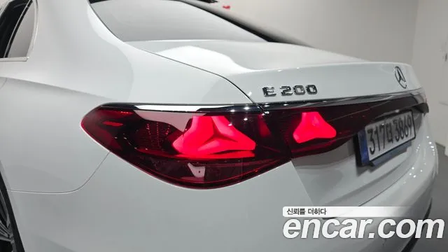 Mercedes-Benz E-Class — Фото автомобиля 8