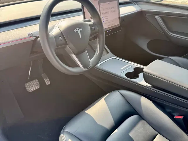 Tesla Model Y — Фото автомобиля 10