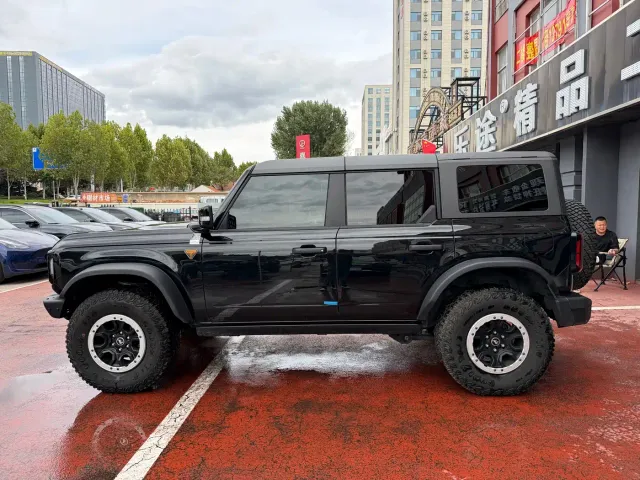 Ford Bronco — Фото автомобиля 3