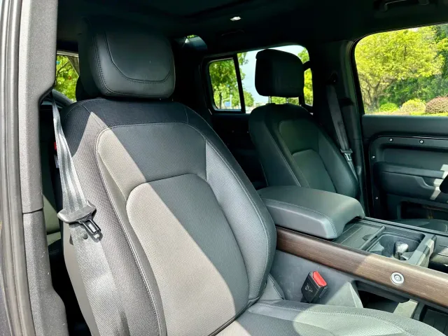 Land Rover Defender — Фото автомобиля 21
