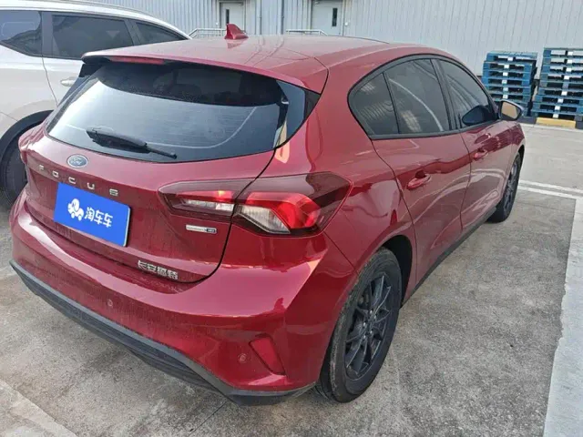 Ford Focus — Фото автомобиля 3