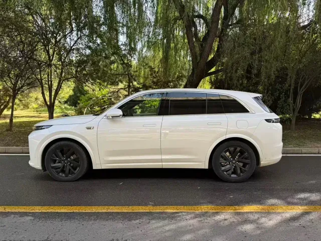 Li Auto L7 — Фото автомобиля 4