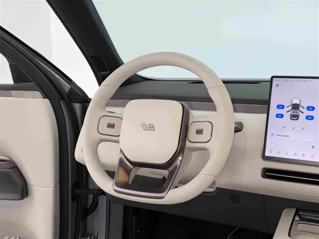 Li Auto L8 — Фото автомобиля 7