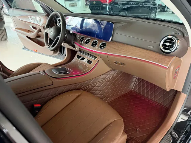 Mercedes-Benz E-Class — Фото автомобиля 12