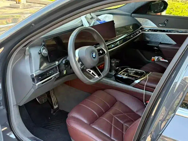 BMW i7 — Фото автомобиля 9