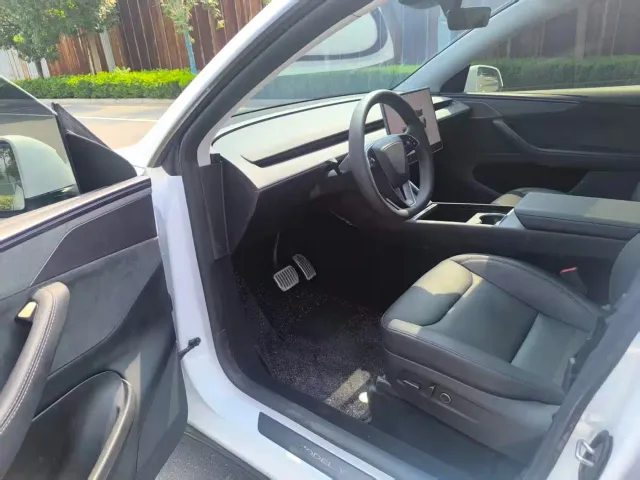 Tesla Model Y — Фото автомобиля 4