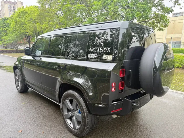 Land Rover Defender — Фото автомобиля 14