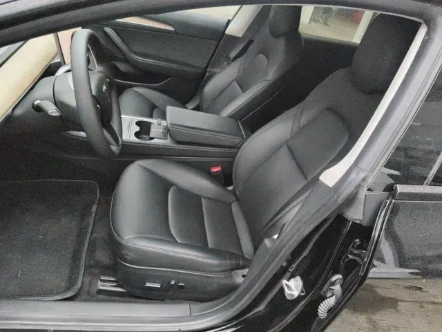 Tesla Model 3 — Фото автомобиля 17