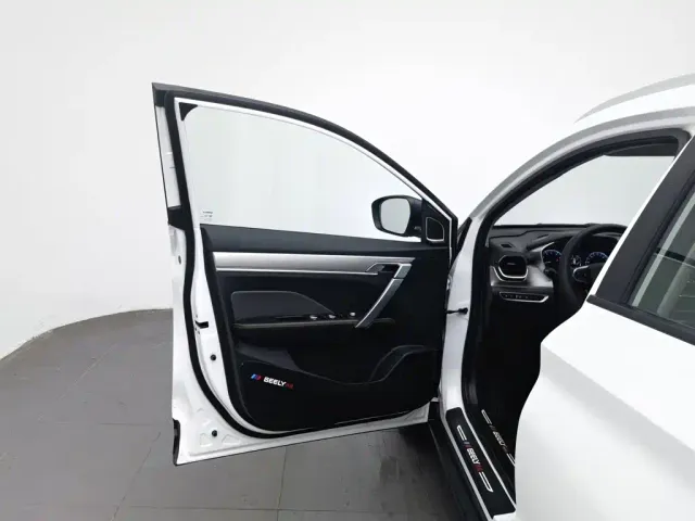 Geely Binyue — Фото автомобиля 8